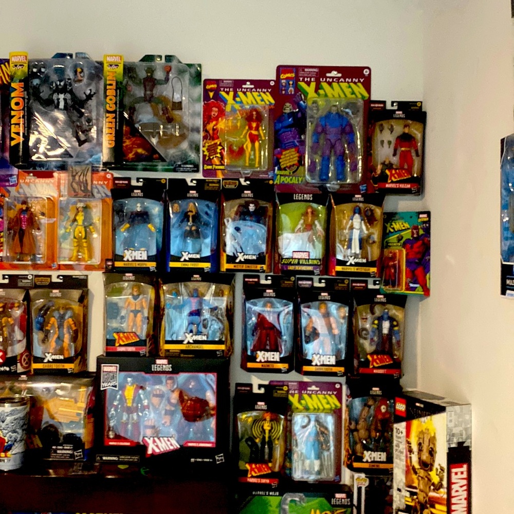 Please read,selling mostly lots or individuals. More u buy cheaper.marvel+more
